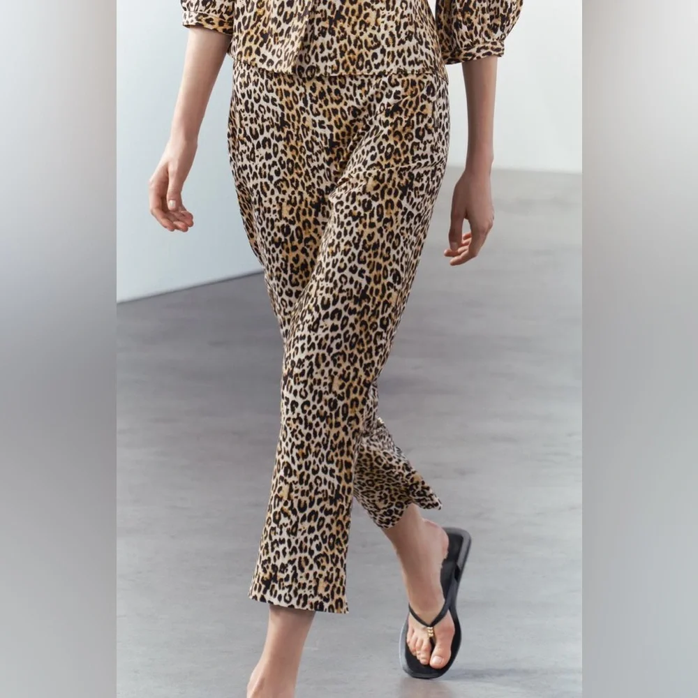 SALE! ZARA NWT ZW COLLECTION ANIMAL PRINT CAPRI PANTS